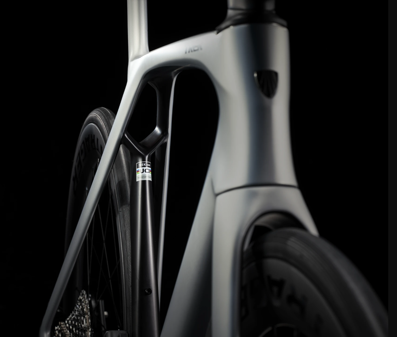 Trek Madone SLR 6 AXS Road Bike 2023 in Quicksilver-4